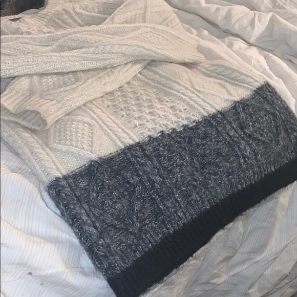 New GAP color block sweater - Picture 2 of 4